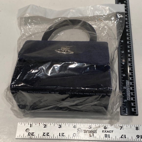 NIP & Vintage Girl’s Black Velvet Purse - Picture 2 of 4